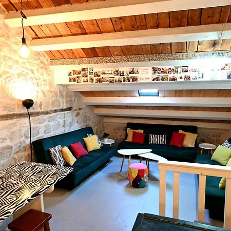 White Rabbit Hostel Хвар Экстерьер фото
