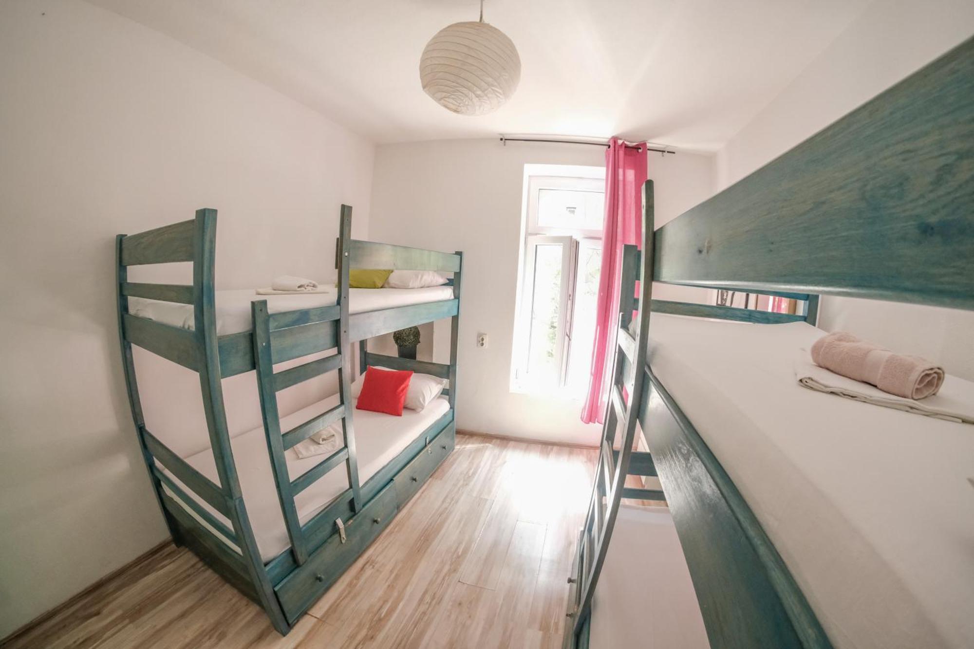 White Rabbit Hostel Хвар Экстерьер фото