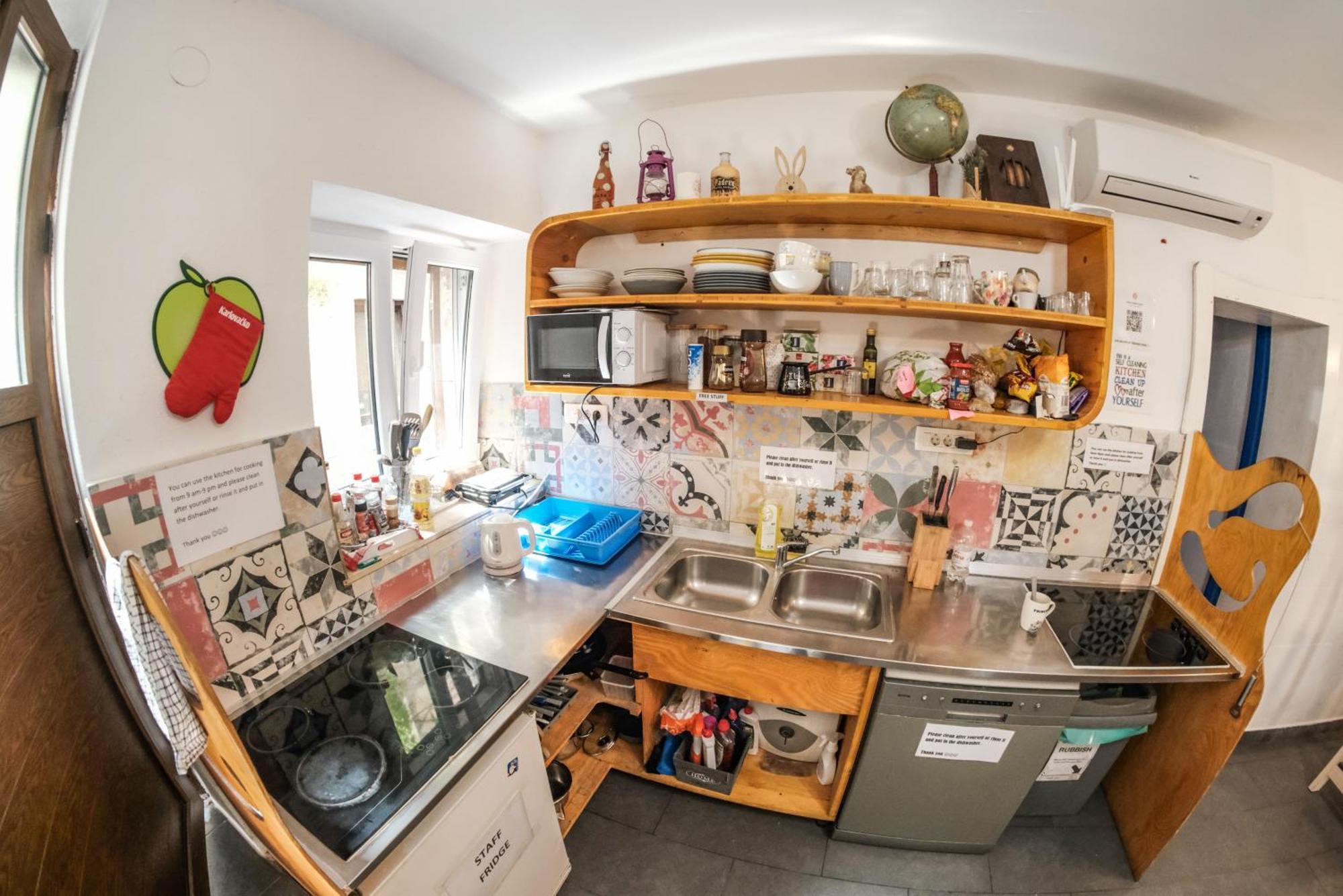 White Rabbit Hostel Хвар Экстерьер фото