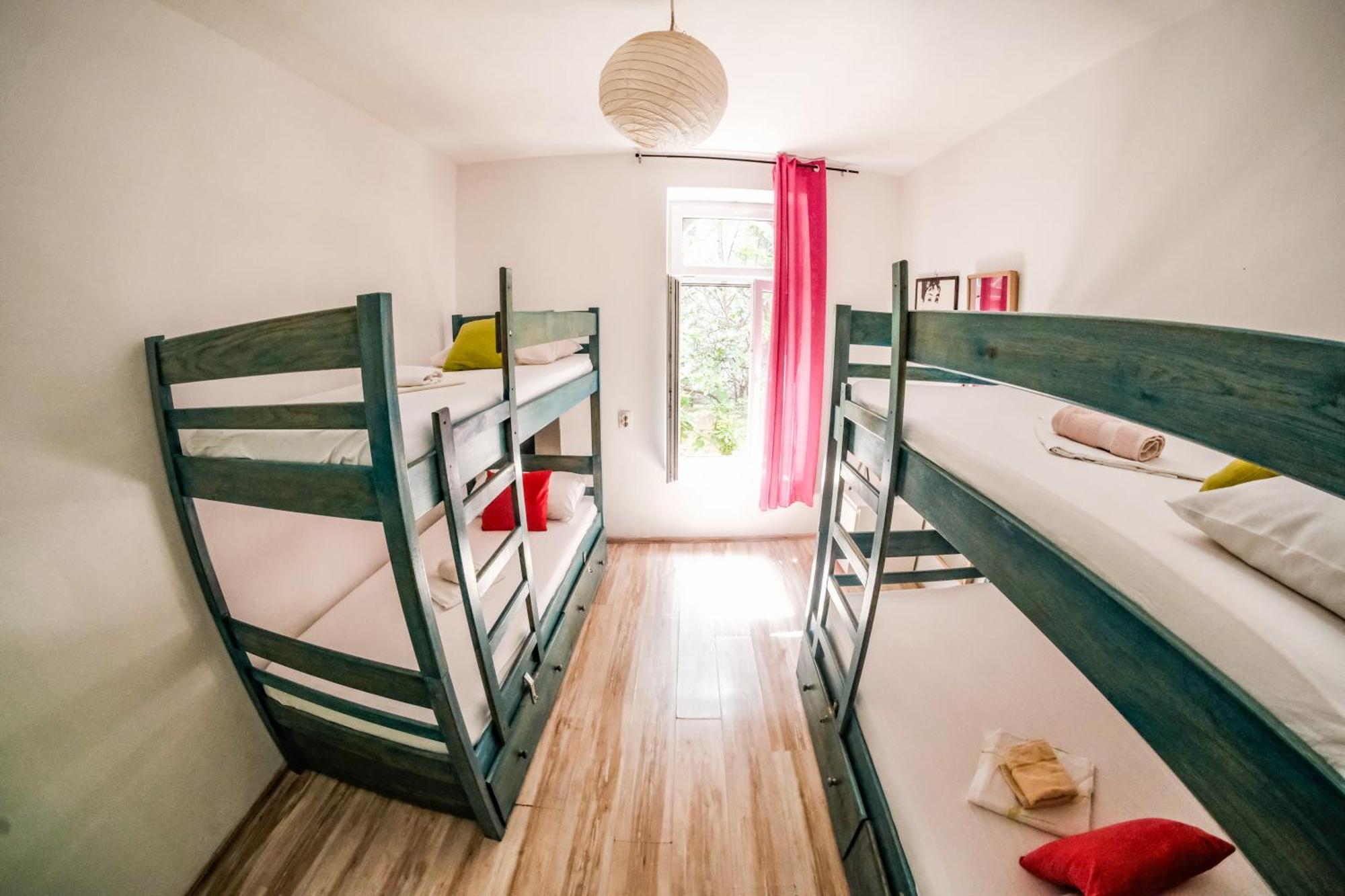 White Rabbit Hostel Хвар Экстерьер фото