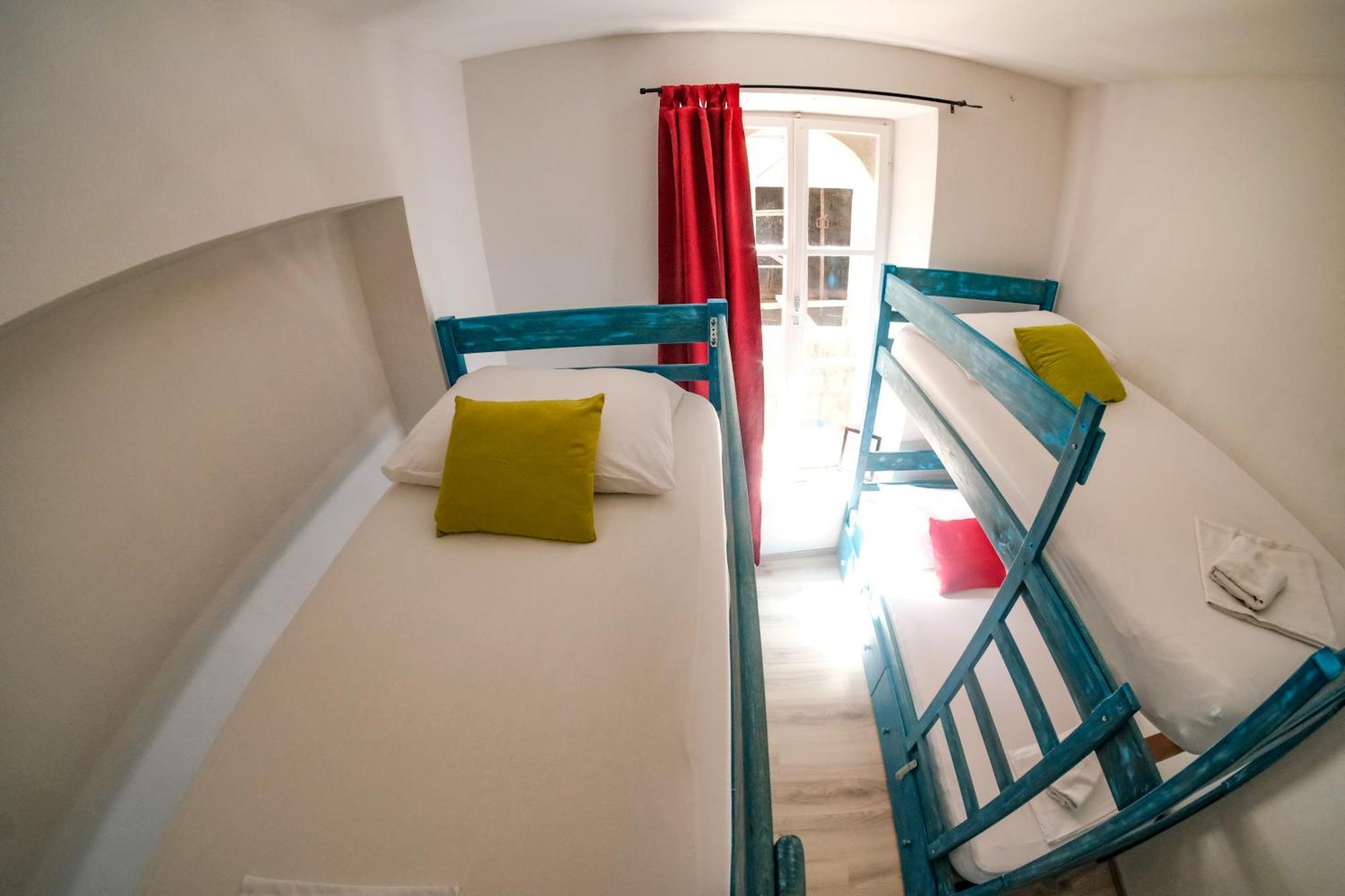 White Rabbit Hostel Хвар Экстерьер фото