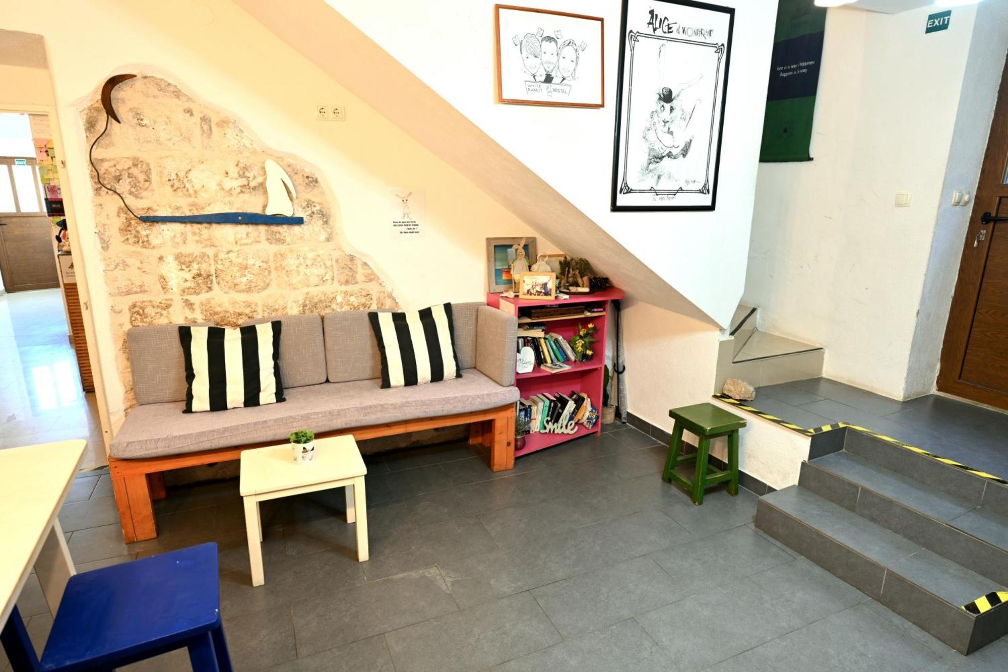 White Rabbit Hostel Хвар Экстерьер фото