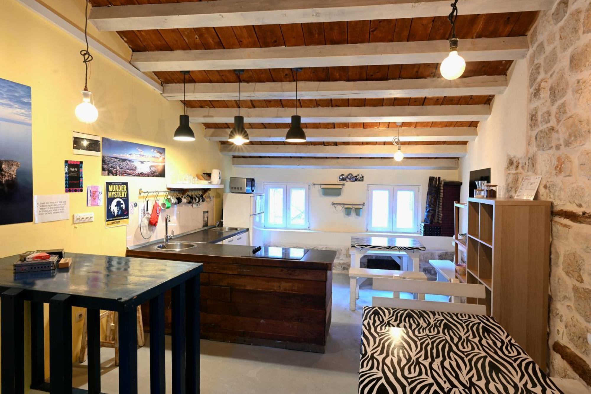 White Rabbit Hostel Хвар Экстерьер фото