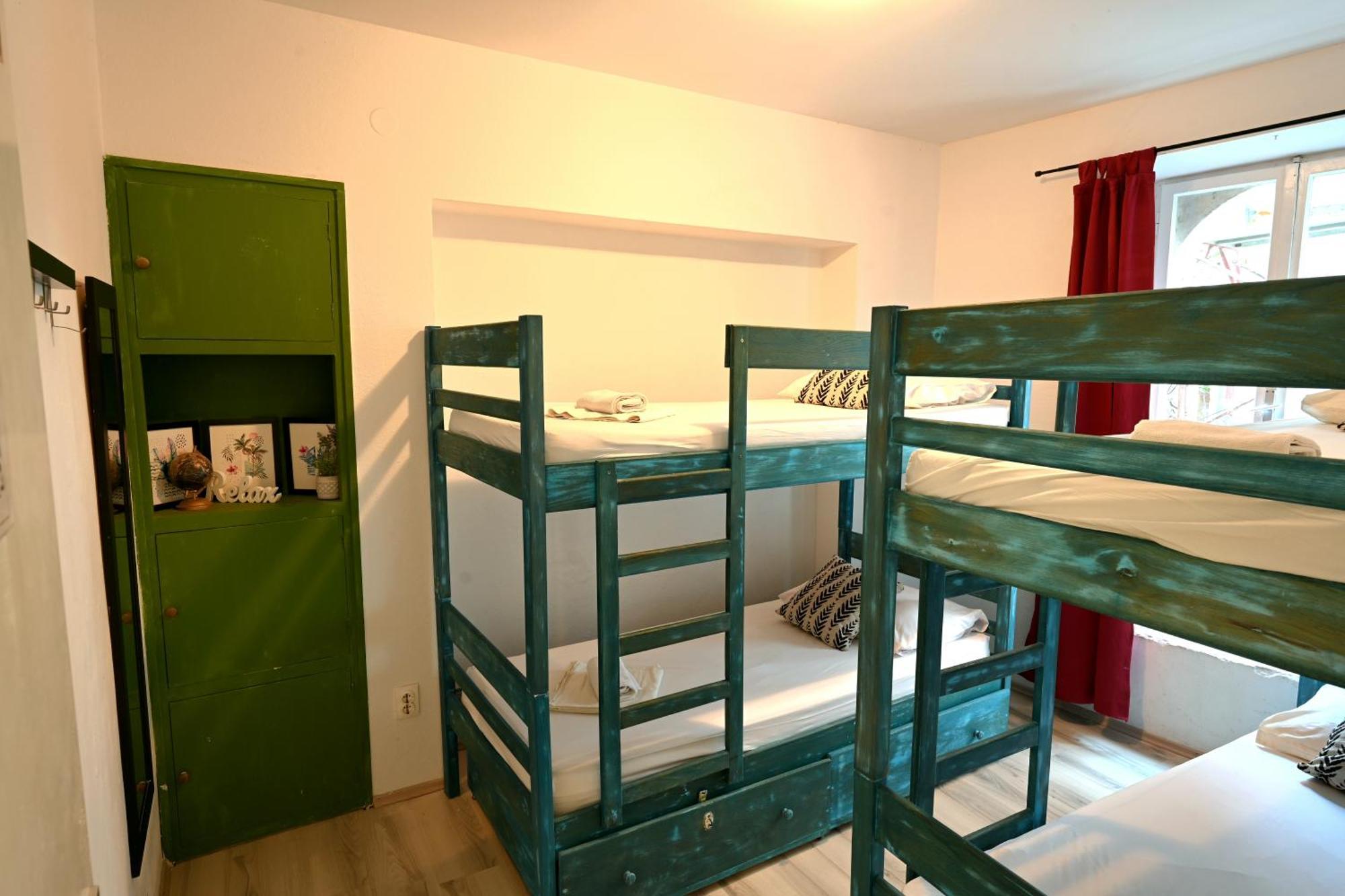 White Rabbit Hostel Хвар Экстерьер фото