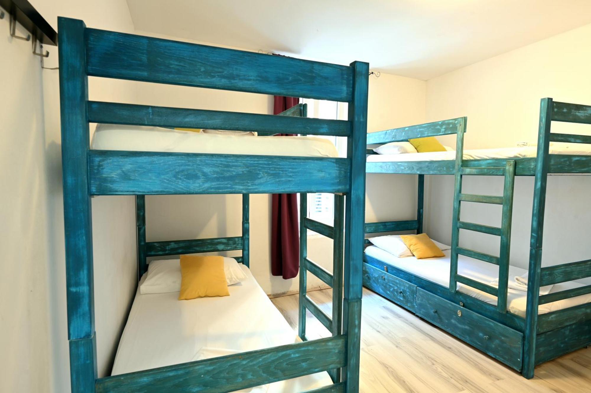White Rabbit Hostel Хвар Экстерьер фото