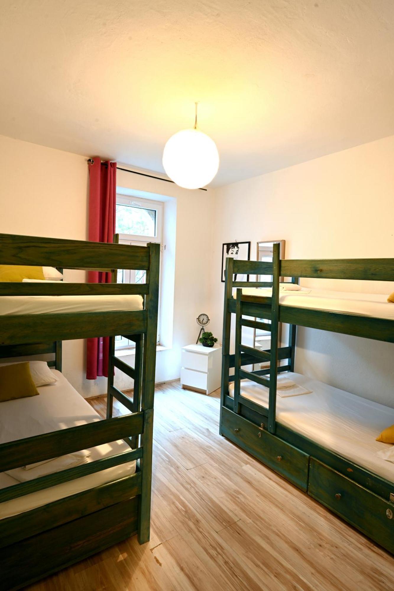 White Rabbit Hostel Хвар Экстерьер фото