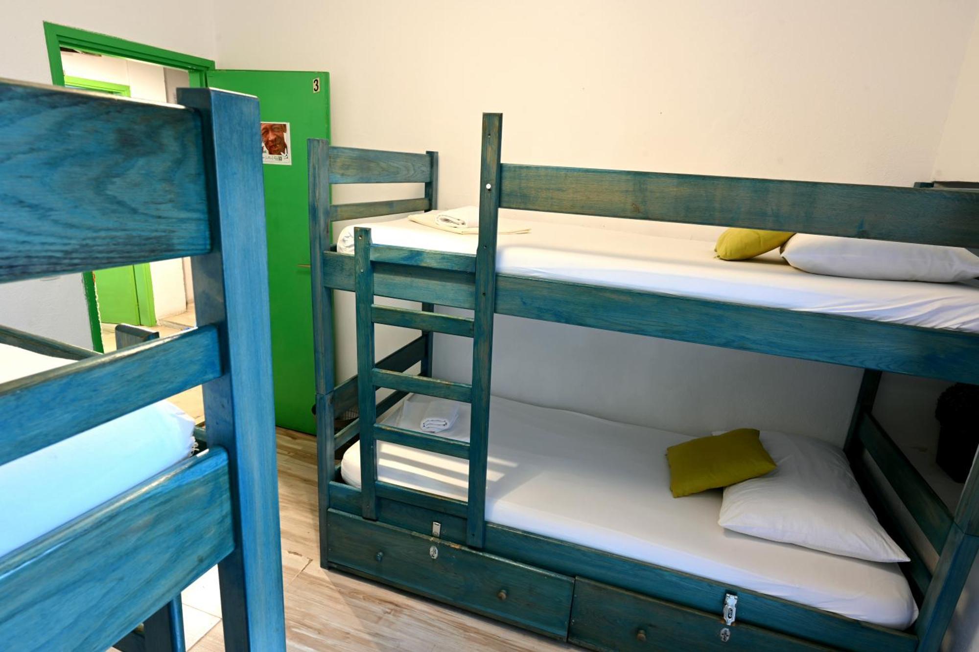 White Rabbit Hostel Хвар Экстерьер фото
