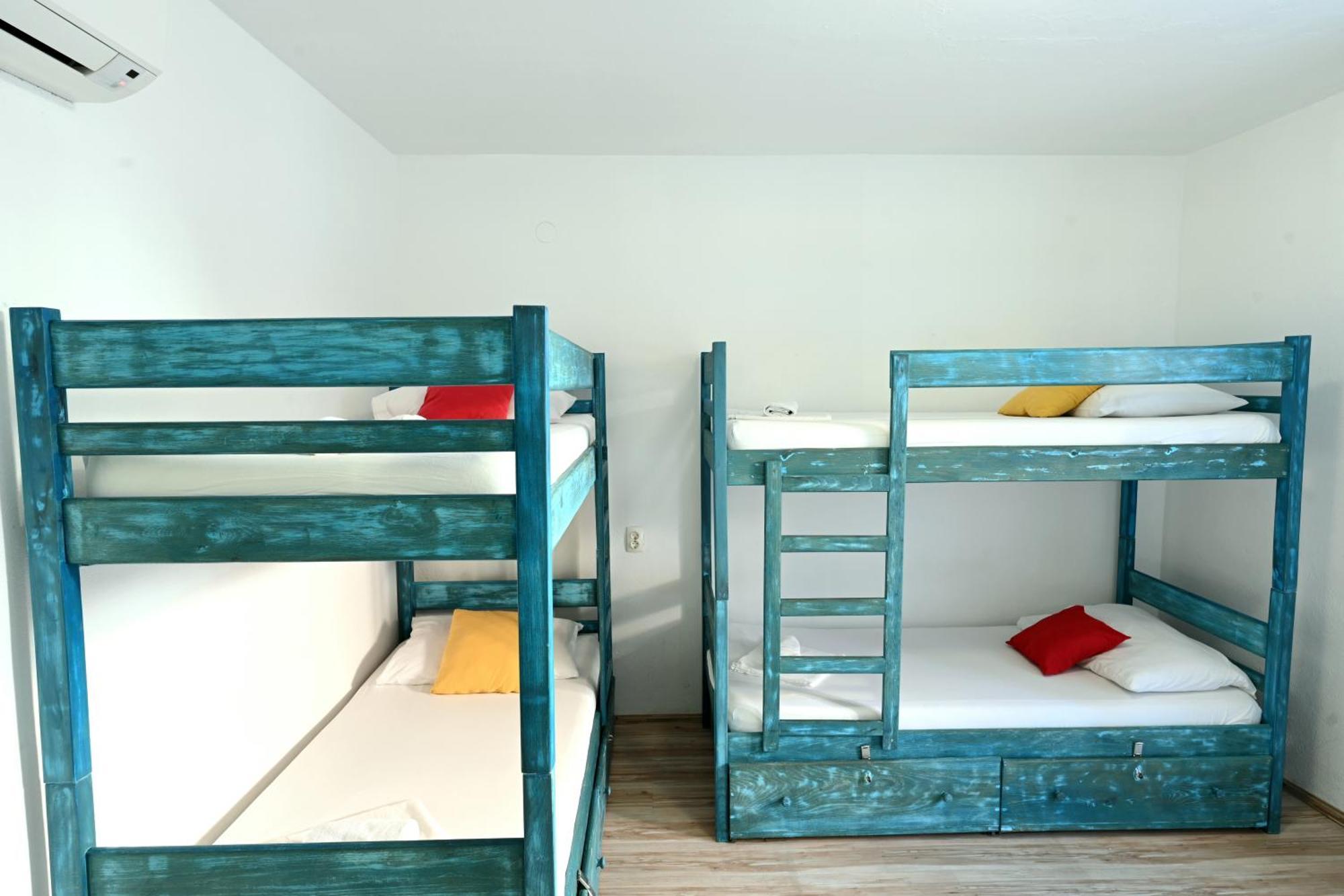 White Rabbit Hostel Хвар Экстерьер фото