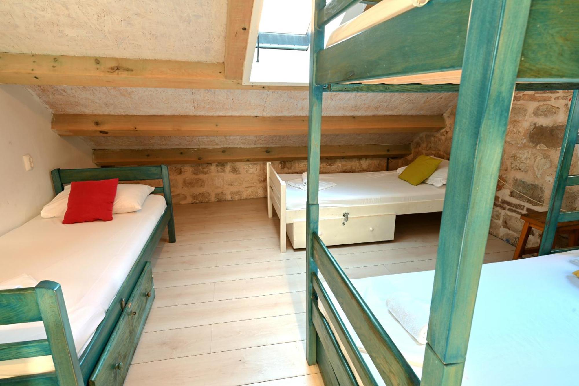White Rabbit Hostel Хвар Экстерьер фото