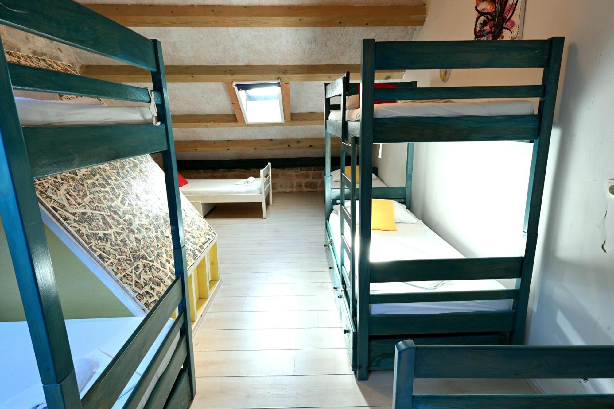 White Rabbit Hostel Хвар Экстерьер фото