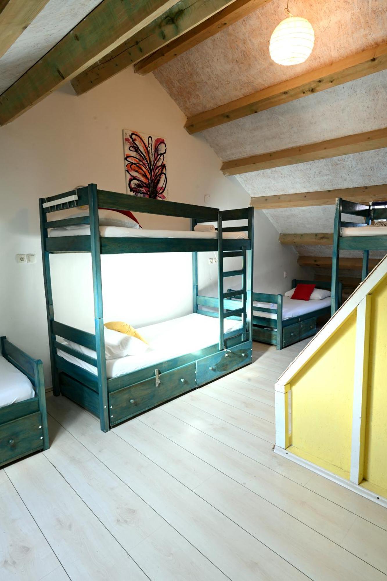 White Rabbit Hostel Хвар Экстерьер фото