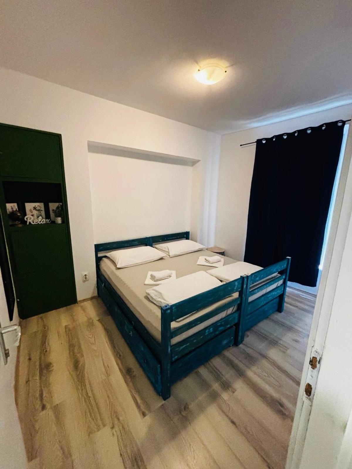 White Rabbit Hostel Хвар Экстерьер фото